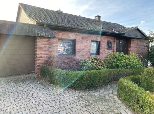 Gepflegtes Einfamilienhaus mit Einliegerwohnung in ansprechender Feldrandlage von Echthausen!