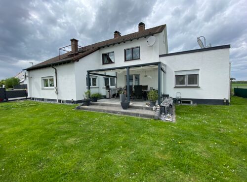 Geräumiges Mehrgenerationenhaus in ländlicher Idylle!