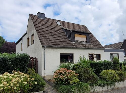 Geräumiges Ein-/Zweifamilienhaus in zentraler Lage von Wickede (Ruhr)