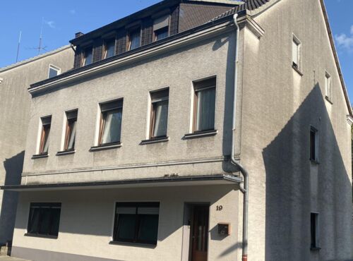 Drei-Familien-Haus in Wickede (Ruhr) mit großem Garten