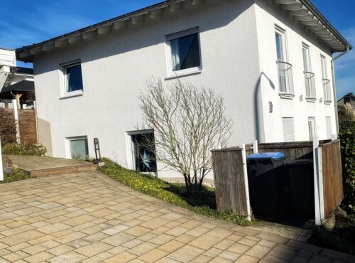 Zukunftsfähiges Einfamilienhaus mit guter Ausstattung und schönem Garten