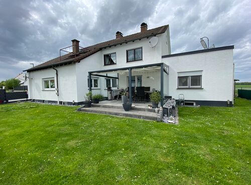 Geräumiges Mehrgenerationenhaus in ländlicher Idylle!